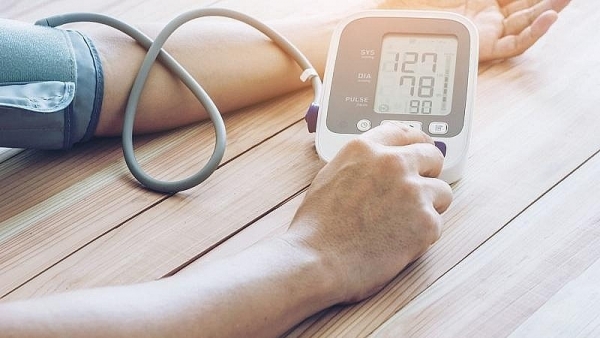 Người cao tuổi nên trang bị thiết bị chăm sóc sức khỏe gì để sống khỏe mỗi ngày?