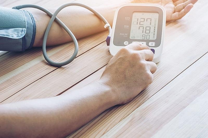 Người cao tuổi nên trang bị thiết bị chăm sóc sức khỏe gì để sống khỏe mỗi ngày?