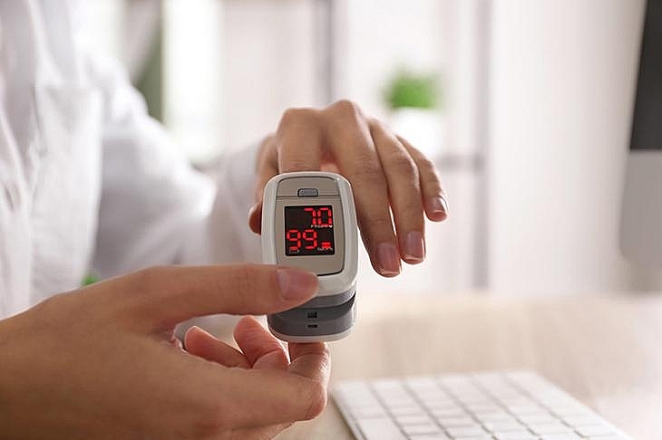 Người cao tuổi nên trang bị thiết bị chăm sóc sức khỏe gì để sống khỏe mỗi ngày?