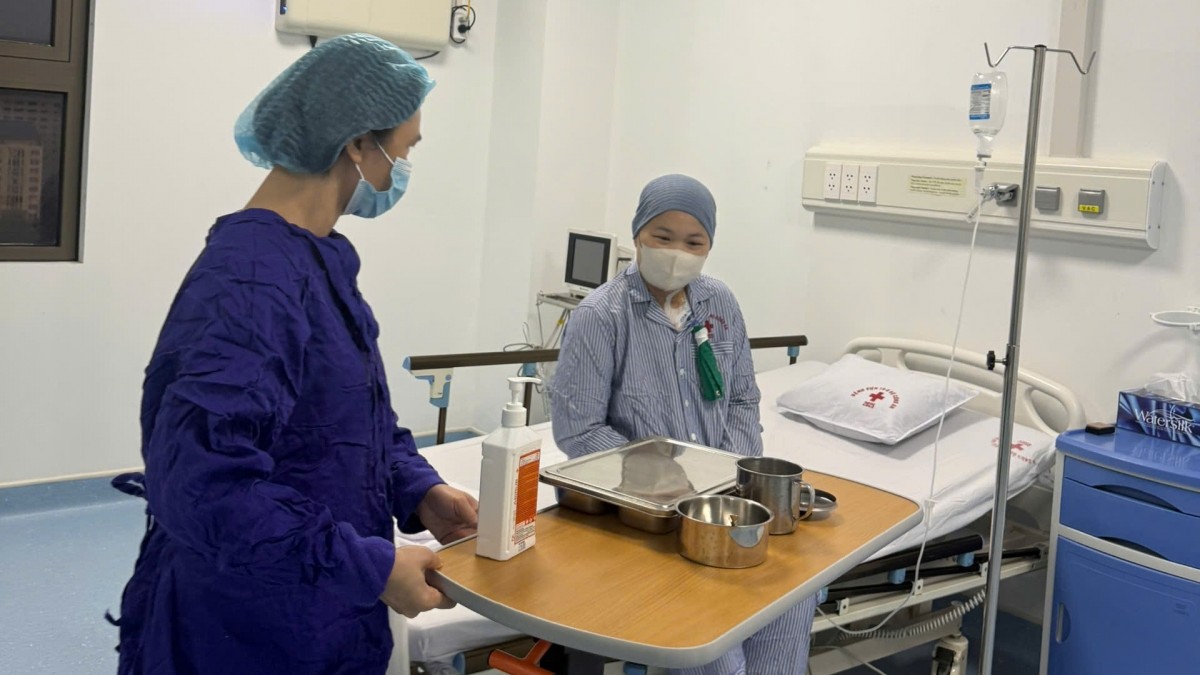 Làm chủ công nghệ ghép tế bào gốc: Hệ thống điều trị “đa lớp” mở lối sống cho bệnh nhân u lympho ác tính