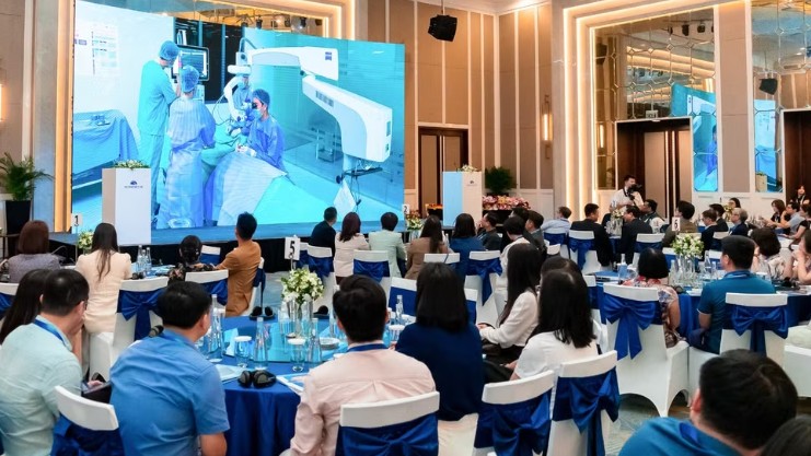 Ứng dụng công nghệ hiện đại trong điều trị nhãn khoa