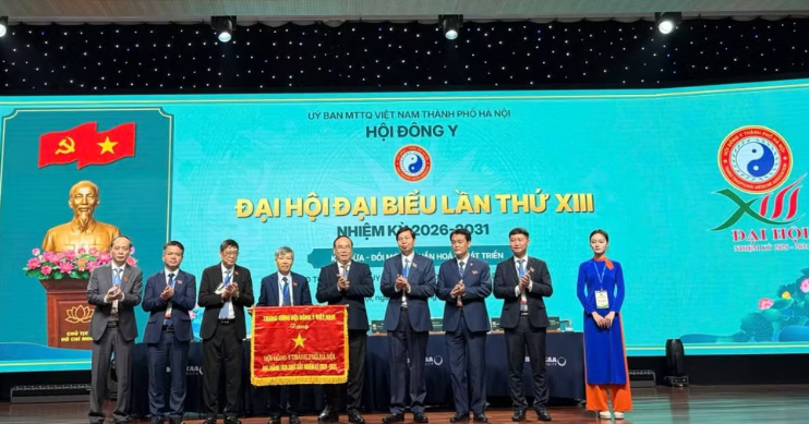 Kết hợp y dược cổ truyền và hiện đại trong chăm sóc sức khỏe nhân dân