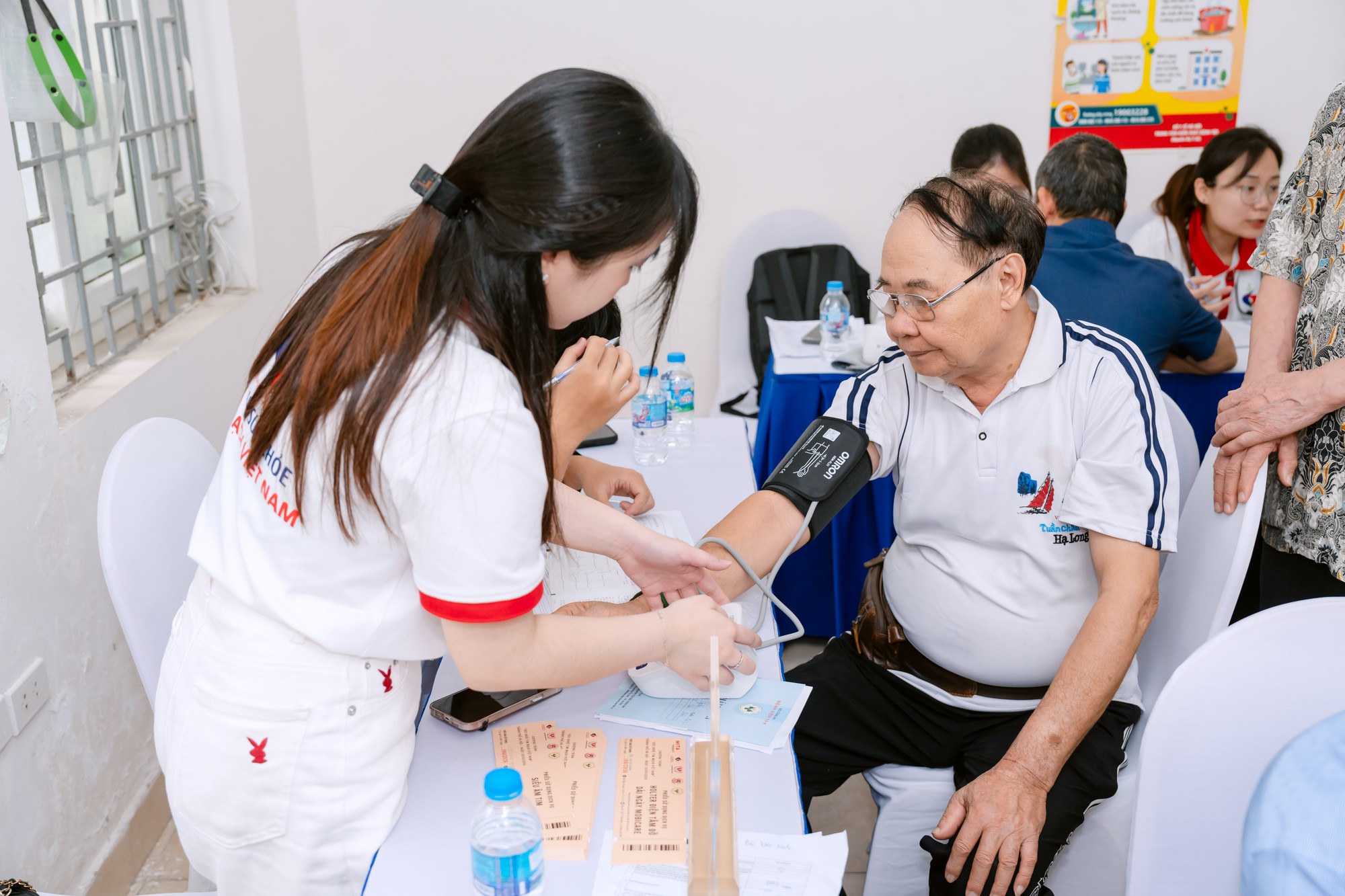 "Uống 3-4 loại thuốc vẫn tăng huyết áp": Chuyên gia cảnh báo nguyên nhân nguy hiểm phía sau "Uống 3-4 loại thuốc vẫn tăng huyết áp": Chuyên gia cảnh báo nguyên nhân nguy hiểm phía sau