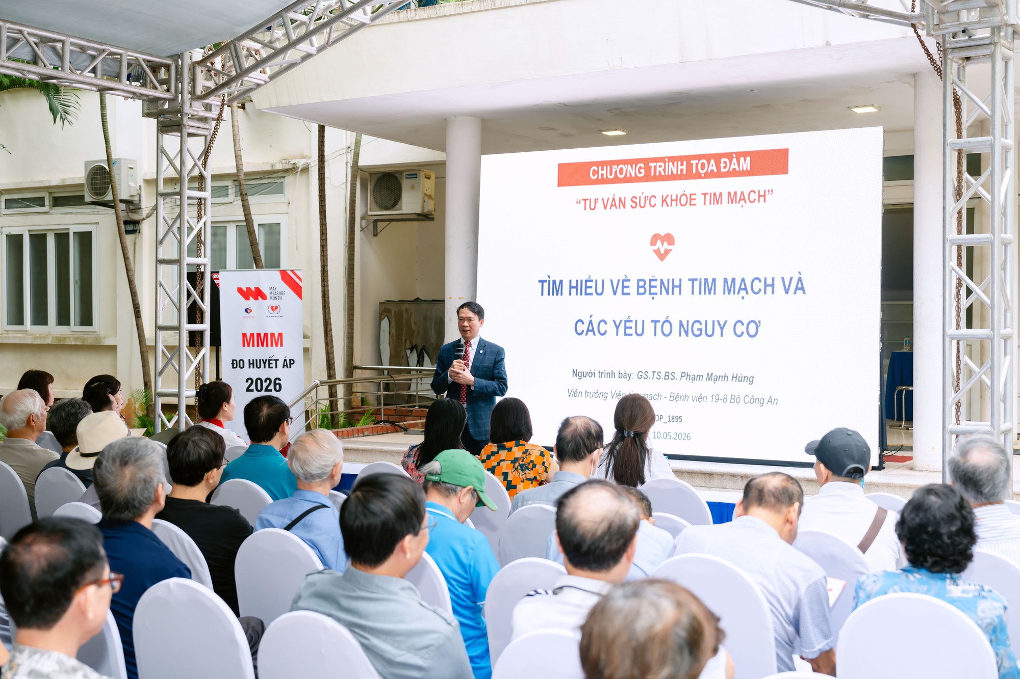 "Uống 3-4 loại thuốc vẫn tăng huyết áp": Chuyên gia cảnh báo nguyên nhân nguy hiểm phía sau "Uống 3-4 loại thuốc vẫn tăng huyết áp": Chuyên gia cảnh báo nguyên nhân nguy hiểm phía sau