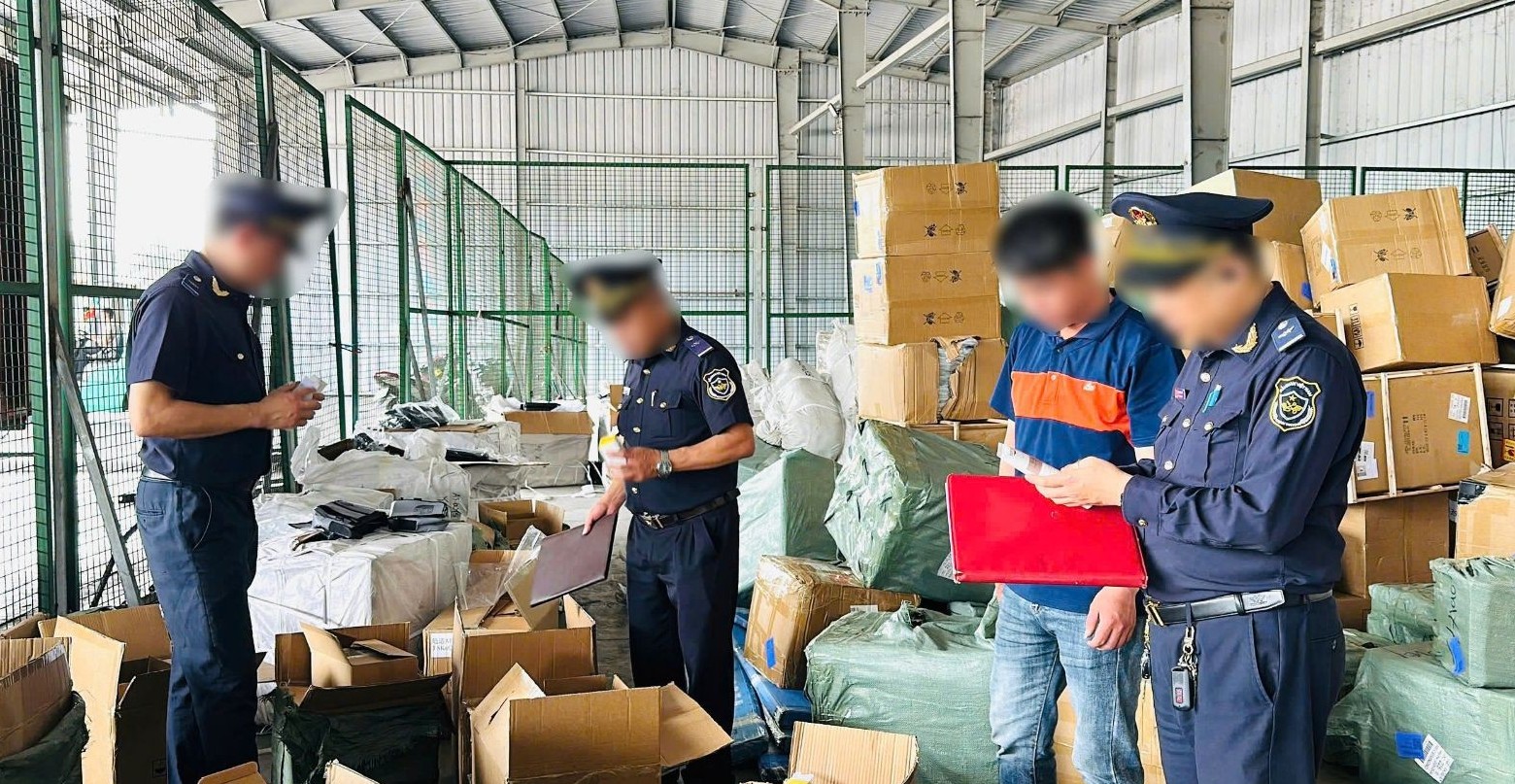 Hải quan liên tiếp phát hiện hàng chục nghìn mỹ phẩm hết hạn, hàng giả xâm phạm sở hữu trí tuệ