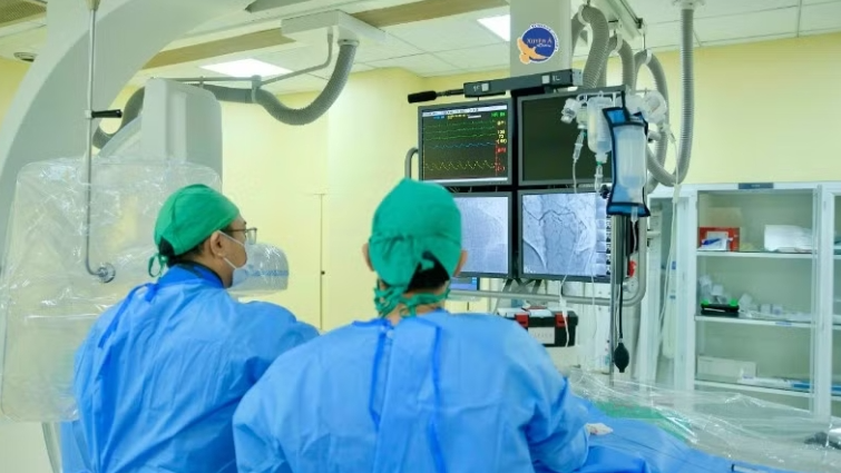 Cảnh báo nhồi máu cơ tim ở người trẻ sau những cuộc nhậu kéo dài