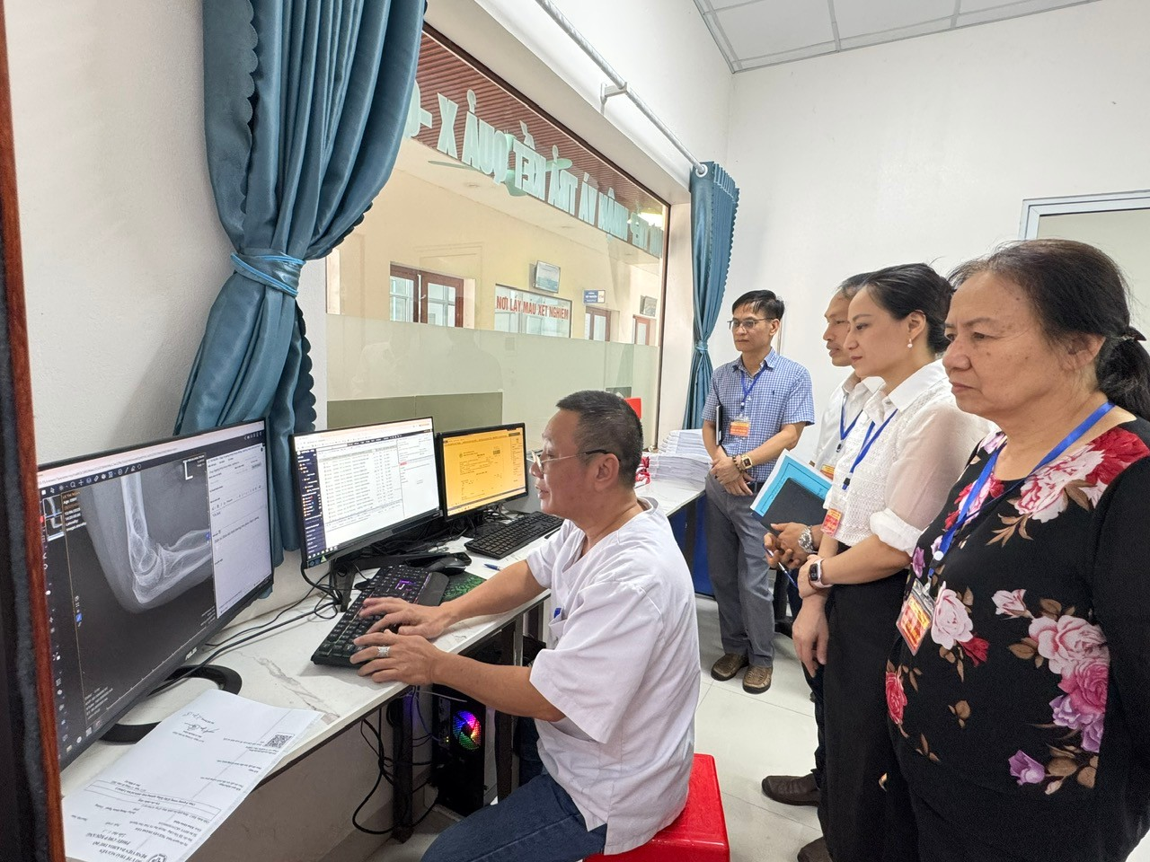 Sở Y tế Thái Nguyên đẩy mạnh chuyển đổi số, nâng cao chất lượng chăm sóc sức khỏe nhân dân Sở Y tế Thái Nguyên đẩy mạnh chuyển đổi số, nâng cao chất lượng chăm sóc sức khỏe nhân dân