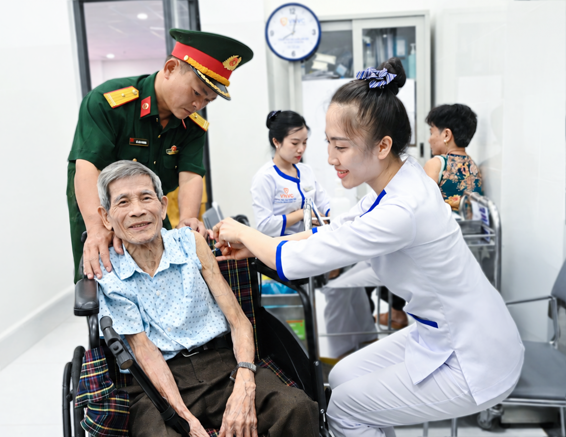Không còn lo thiếu vắc xin khi Côn Đảo được VNVC hỗ trợ tiêm miễn phí vắc xin cúm 3 năm, tặng kho lạnh chuẩn quốc tế và ưu tiên vắc xin thế hệ mới