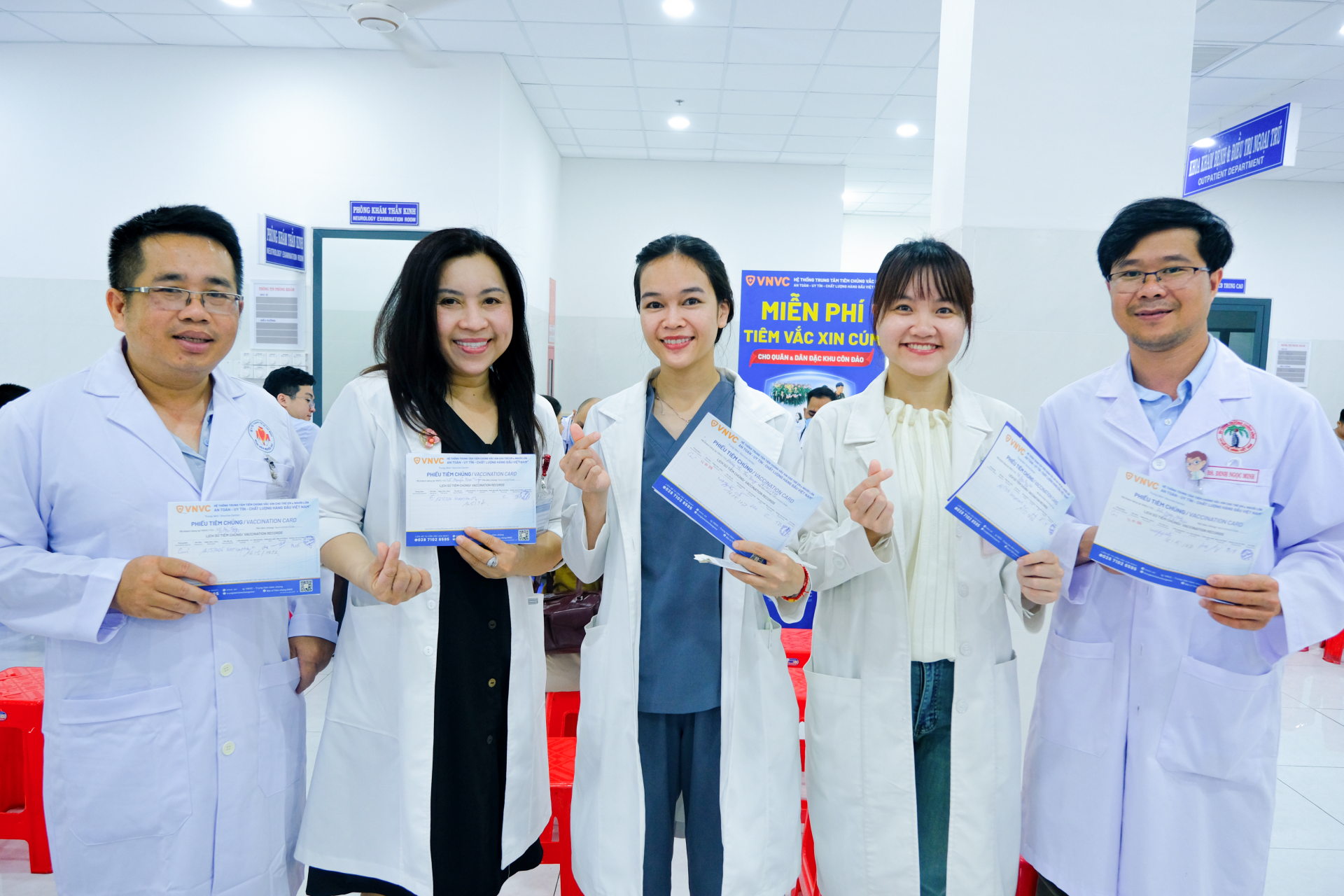 Không còn lo thiếu vắc xin khi Côn Đảo được VNVC hỗ trợ tiêm miễn phí vắc xin cúm 3 năm, tặng kho lạnh chuẩn quốc tế và ưu tiên vắc xin thế hệ mới