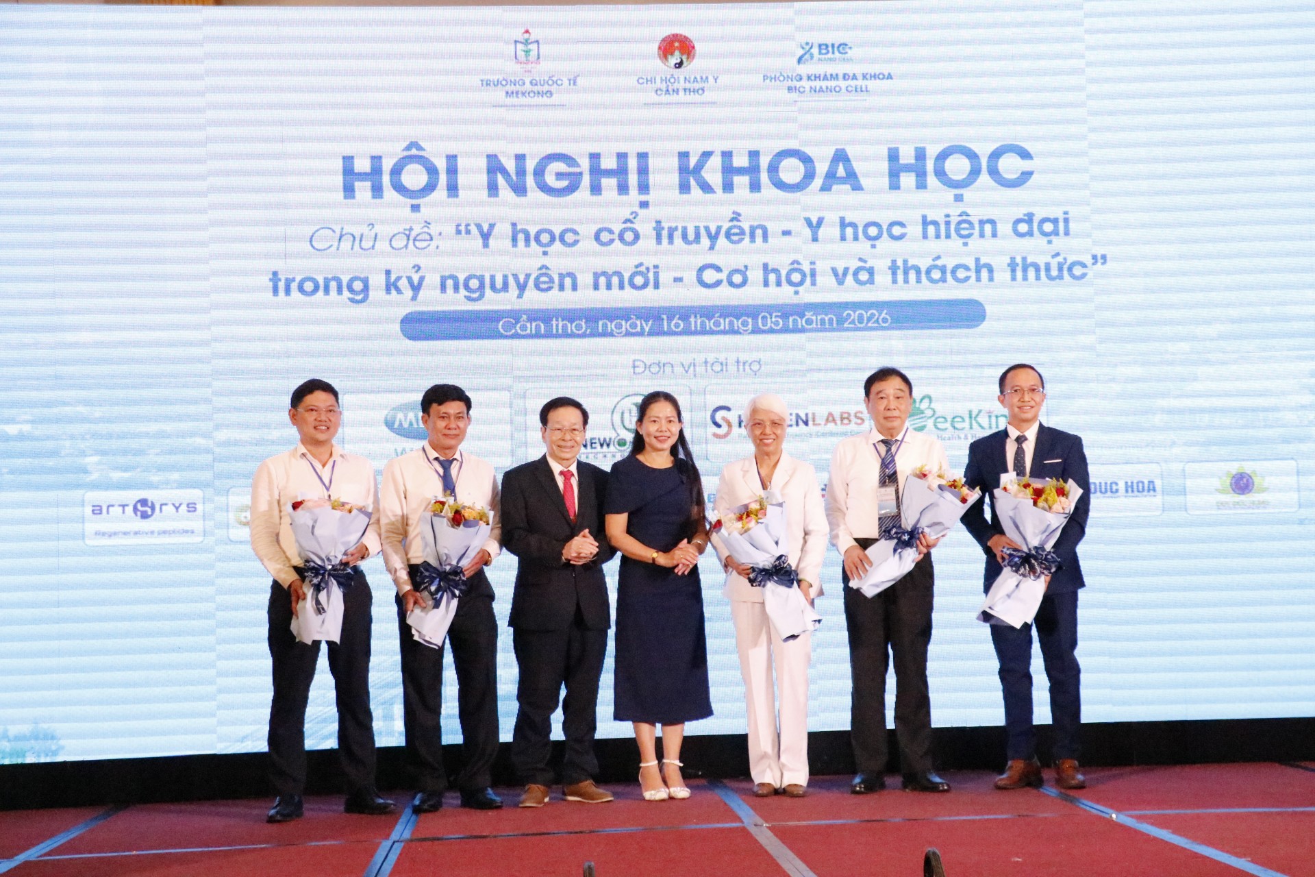Hội nghị khoa học  Định hướng mới cho sự kết hợp Y học Cổ truyền và Y học hiện đại trong kỷ nguyên số