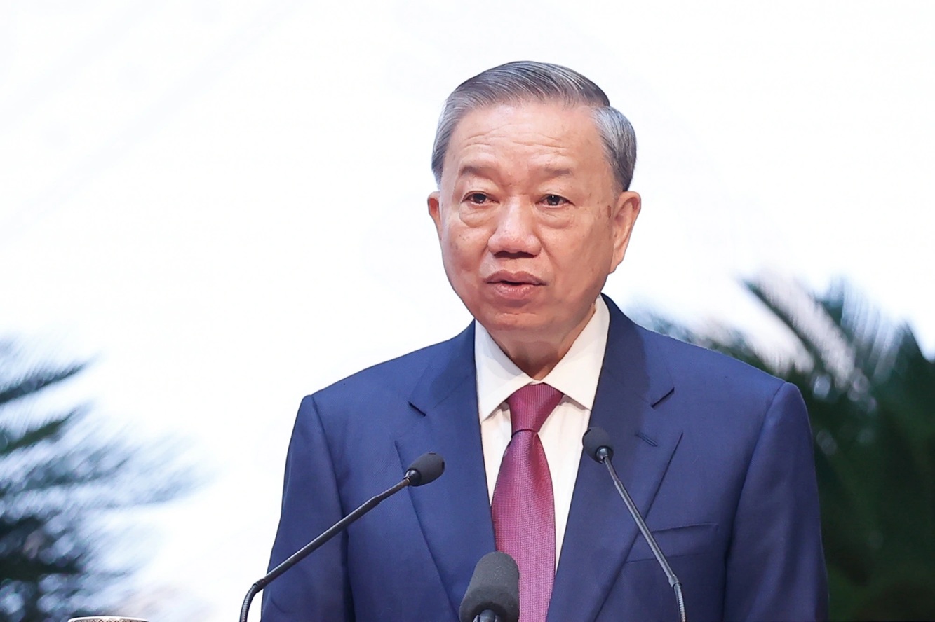 ÁNH SÁNG HỒ CHÍ MINH SOI ĐƯỜNG CHO CHÚNG TA ĐI ÁNH SÁNG HỒ CHÍ MINH SOI ĐƯỜNG CHO CHÚNG TA ĐI