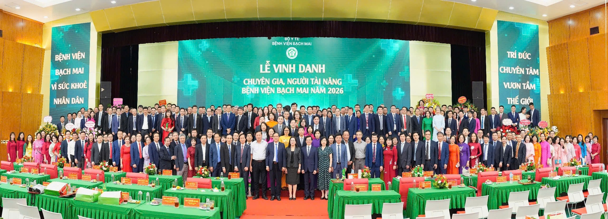 Vinh danh chuyên gia, người tài năng Bệnh viện Bạch Mai