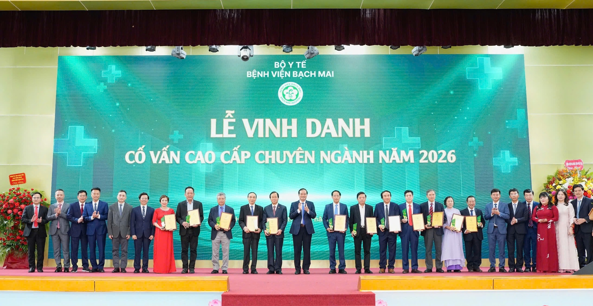 Vinh danh chuyên gia, người tài năng Bệnh viện Bạch Mai