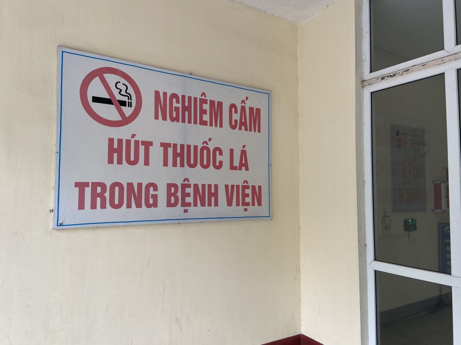 Môi trường không khói thuốc lá: Nhiệm vụ quan trọng của các cơ sở y tế Môi trường không khói thuốc lá: Nhiệm vụ quan trọng của các cơ sở y tế