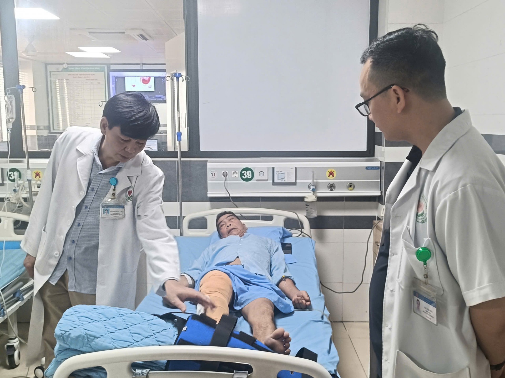Trung tâm Y tế khu vực Đoan Hùng thực hiện thành công ca phẫu thuật thay khớp gối phức tạp Trung tâm Y tế khu vực Đoan Hùng thực hiện thành công ca phẫu thuật thay khớp gối phức tạp