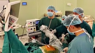 Kỹ thuật mổ ít xâm lấn mới trong điều trị tràn khí màng phổi