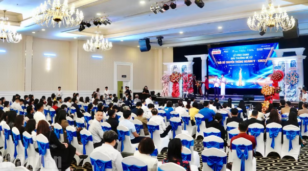 Tôn vinh những đại sứ lan tỏa tri thức y khoa Tôn vinh những đại sứ lan tỏa tri thức y khoa