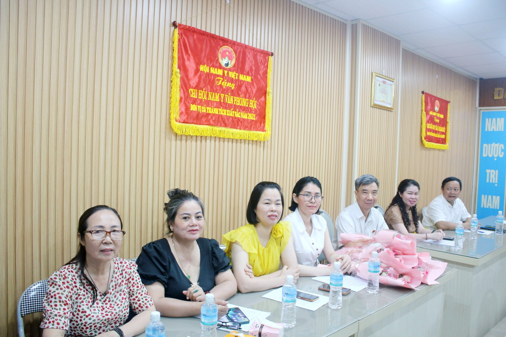 Hội Nam Y Việt Nam: Chi hội Nam Y Văn phòng tổ chức kỳ họp thường kỳ- Kết nạp Hội viên mới và phổ cập tri thức dược liệu kháng khuẩn Hội Nam Y Việt Nam: Chi hội Nam Y Văn phòng tổ chức kỳ họp thường kỳ Kết nạp Hội viên mới và phổ cập tri thức dược liệu kháng khuẩn