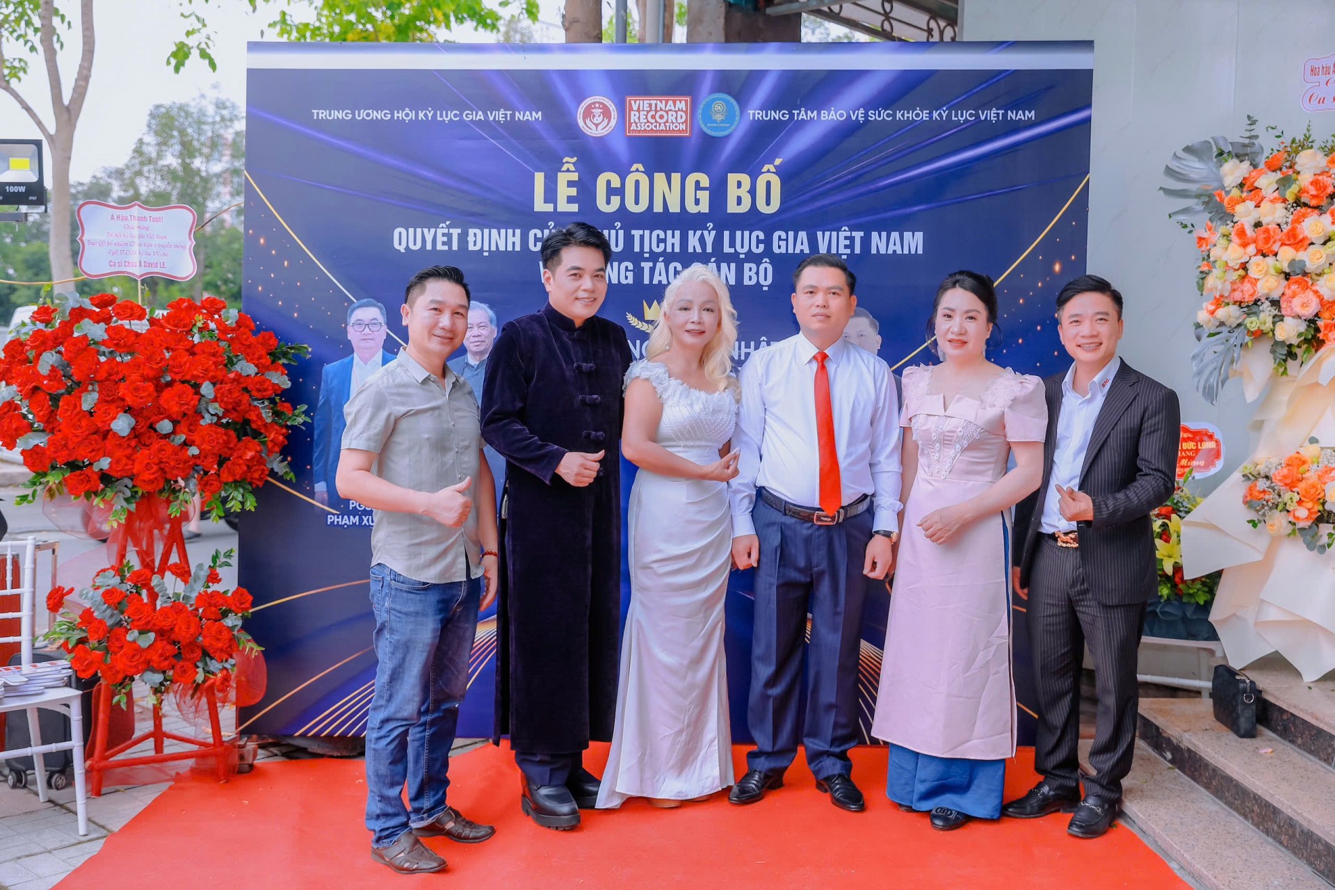 Lễ công bố quyết định bổ nhiệm Phó Giám đốc trung tâm chăm sóc sức khỏe kỷ lục Việt Nam Lễ công bố quyết định bổ nhiệm Phó Giám đốc trung tâm chăm sóc sức khỏe kỷ lục Việt Nam
