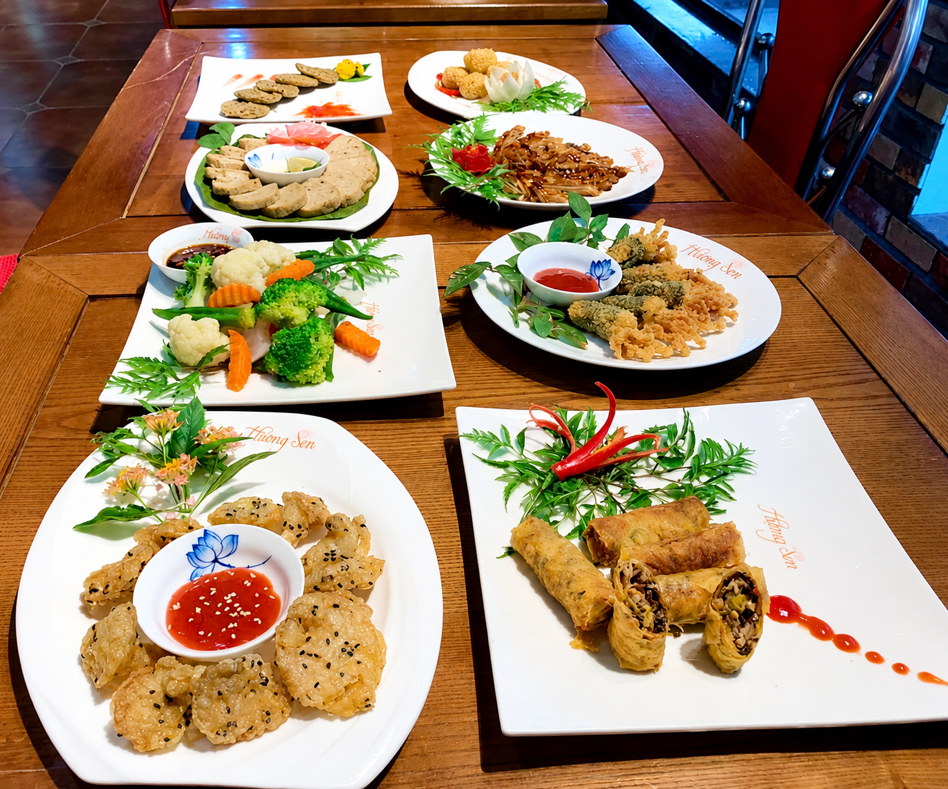 Nhà hàng chay Hương Sen – Giữ nét thanh vị trong từng món ăn Nhà hàng chay Hương Sen – Giữ nét thanh vị trong từng món ăn