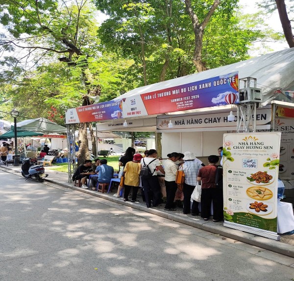 Nhà hàng chay Hương Sen tiếp tục thu hút thực khách tại Tuần lễ Thương mại, Du lịch xanh Quốc tế