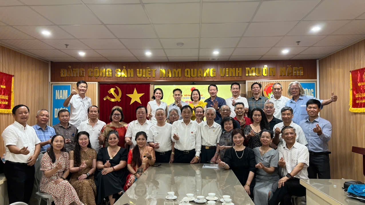 Hội Nam Y Việt Nam: Chi hội Nam Y Văn phòng tổ chức kỳ họp thường kỳ  Kết nạp Hội viên mới và phổ cập tri thức dược liệu kháng khuẩn