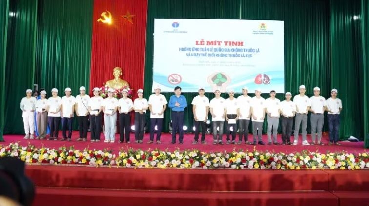 Không để khói thuốc lá phủ lên sức khỏe, tương lai người lao động Không để khói thuốc lá phủ lên sức khỏe, tương lai người lao động
