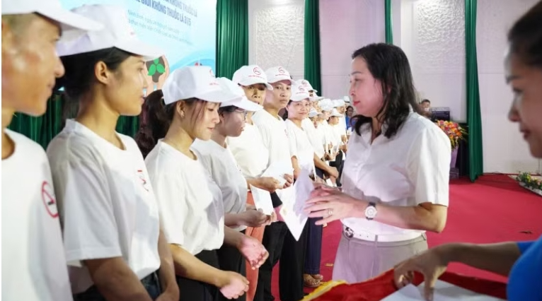 Không để khói thuốc lá phủ lên sức khỏe, tương lai người lao động Không để khói thuốc lá phủ lên sức khỏe, tương lai người lao động