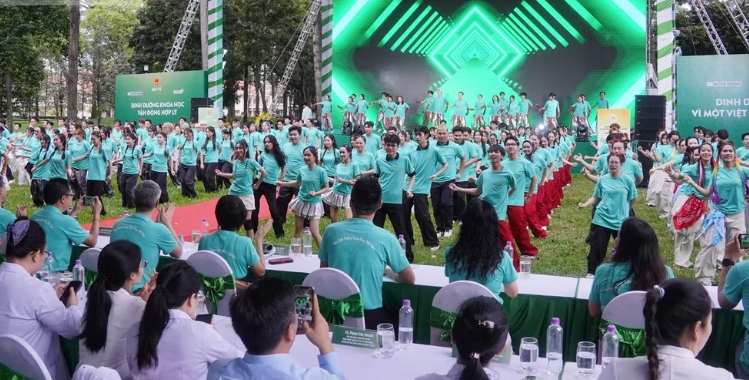 Chung tay kiến tạo cộng đồng khỏe mạnh Chung tay kiến tạo cộng đồng khỏe mạnh