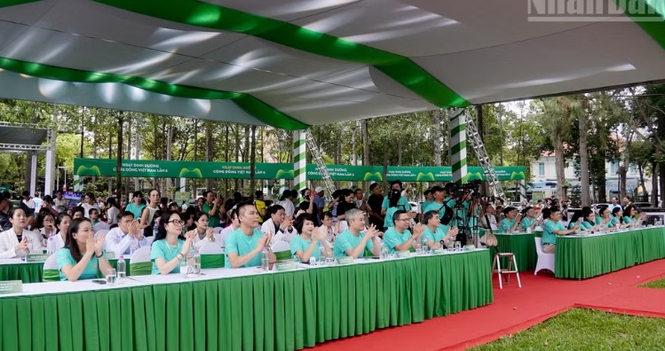 Chung tay kiến tạo cộng đồng khỏe mạnh Chung tay kiến tạo cộng đồng khỏe mạnh