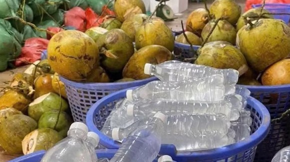 Trời nóng, uống nhiều nước dừa có tốt cho sức khỏe?