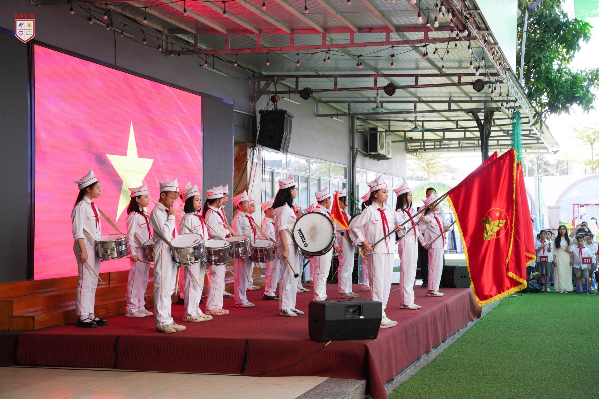 Khép lại một năm học dưới nắng hè rực lửa, MIS hướng tới hành trình giáo dục mới với AI và “giáo dục con tim”