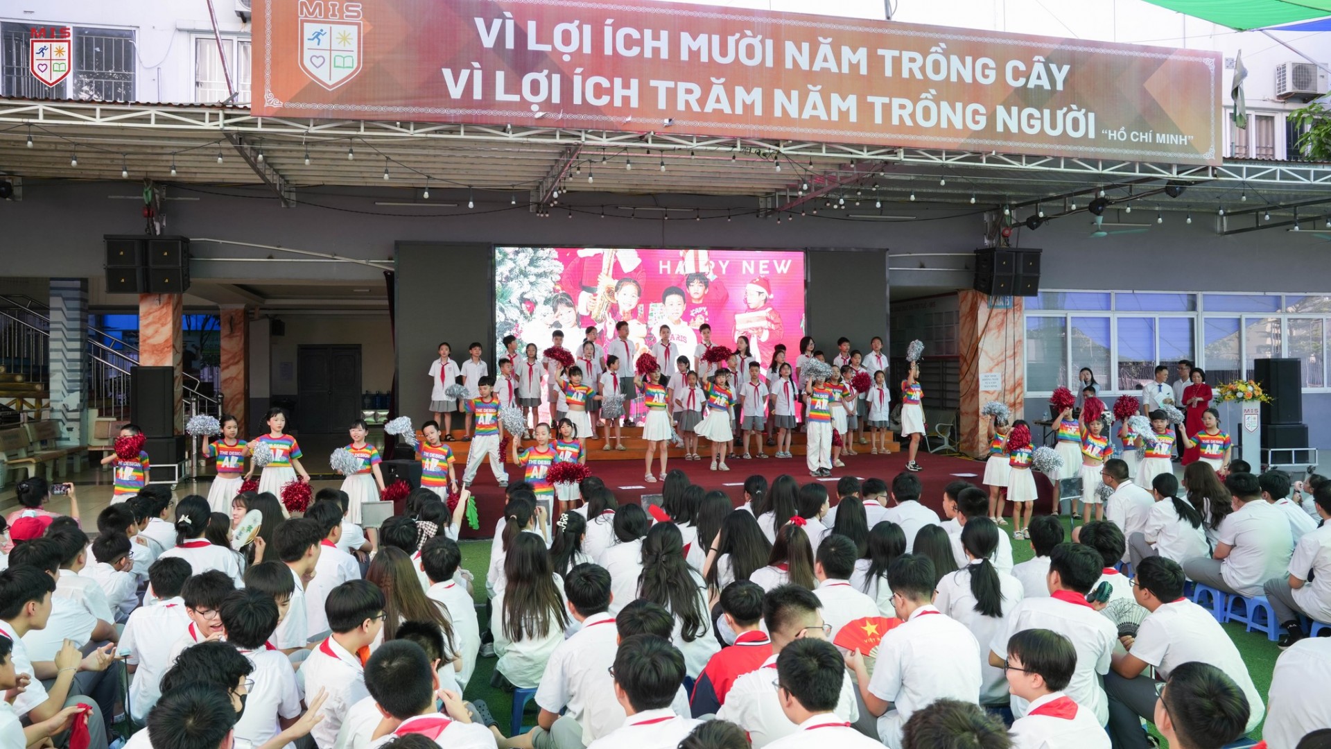 Khép lại một năm học dưới nắng hè rực lửa, MIS hướng tới hành trình giáo dục mới với AI và “giáo dục con tim”