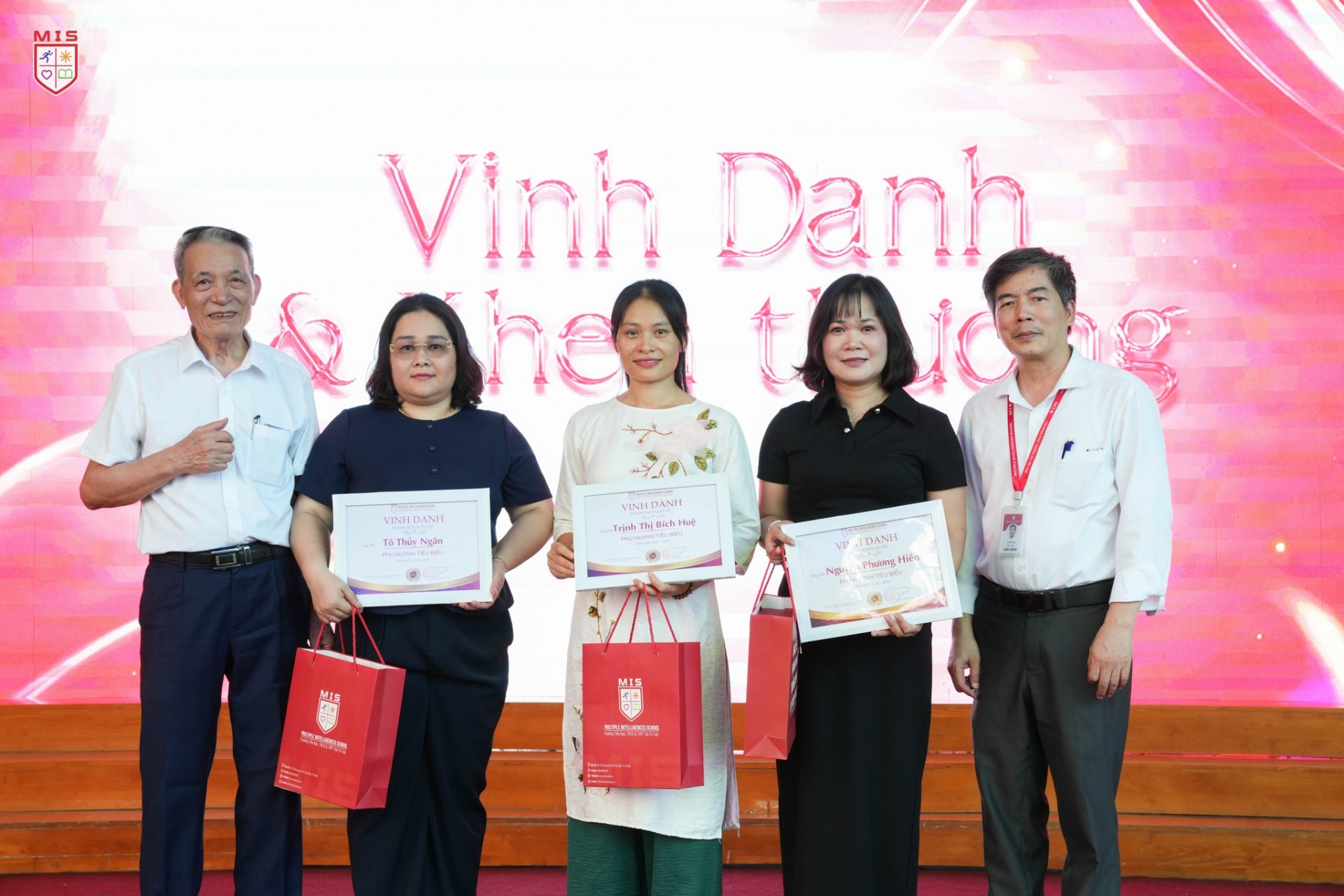 Khép lại một năm học dưới nắng hè rực lửa, MIS hướng tới hành trình giáo dục mới với AI và “giáo dục con tim”