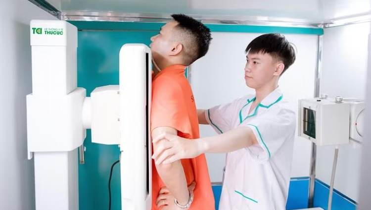 Khám sức khỏe cho người lao động, nâng cao ý thức về tác hại của thuốc lá và bệnh nghề nghiệp