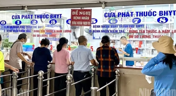 Khuyến khích hỗ trợ thuốc miễn phí cho người bệnh có thẻ bảo hiểm y tế nhưng còn gánh nặng chi phí
