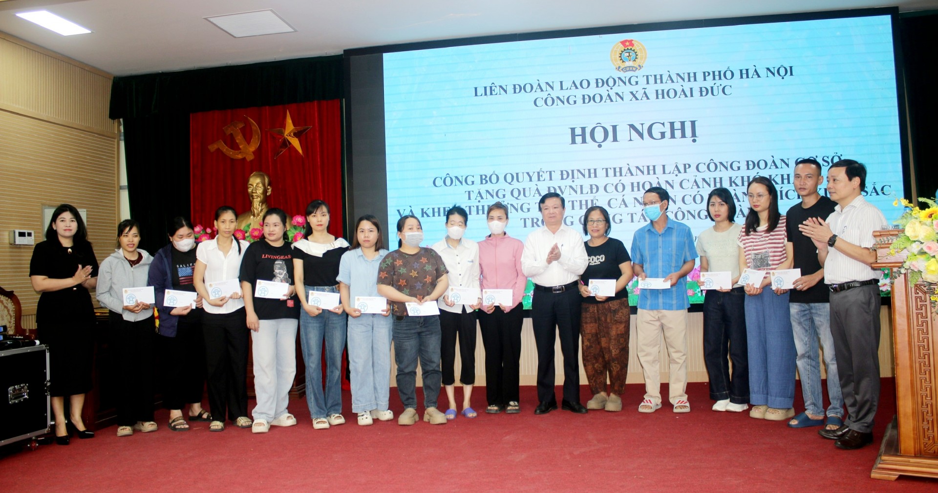 Hoài Đức rộn ràng không khí tháng công nhân 2026: Ra mắt công đoàn cơ sở mới và biểu dương các điển hình tiên tiến Hoài Đức rộn ràng không khí tháng công nhân 2026: Ra mắt công đoàn cơ sở mới và biểu dương các điển hình tiên tiến