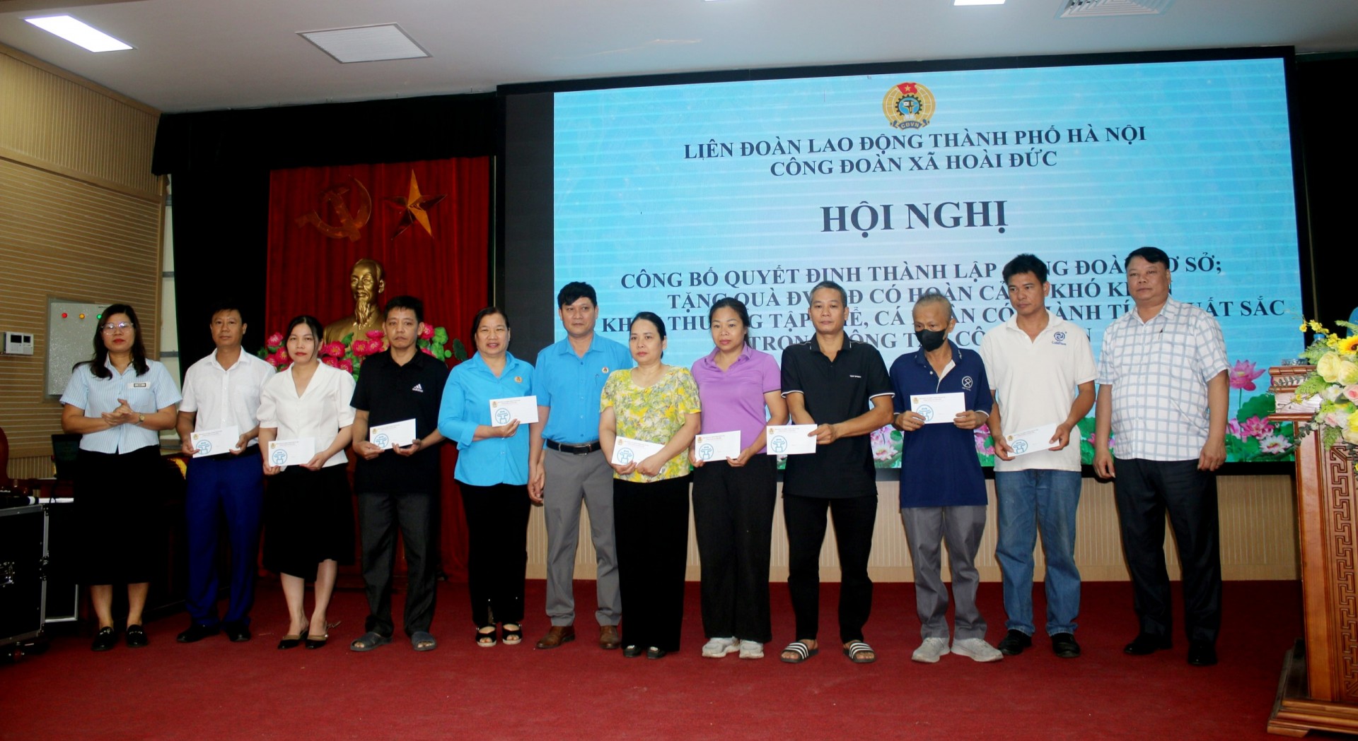 Hoài Đức rộn ràng không khí tháng công nhân 2026: Ra mắt công đoàn cơ sở mới và biểu dương các điển hình tiên tiến Hoài Đức rộn ràng không khí tháng công nhân 2026: Ra mắt công đoàn cơ sở mới và biểu dương các điển hình tiên tiến