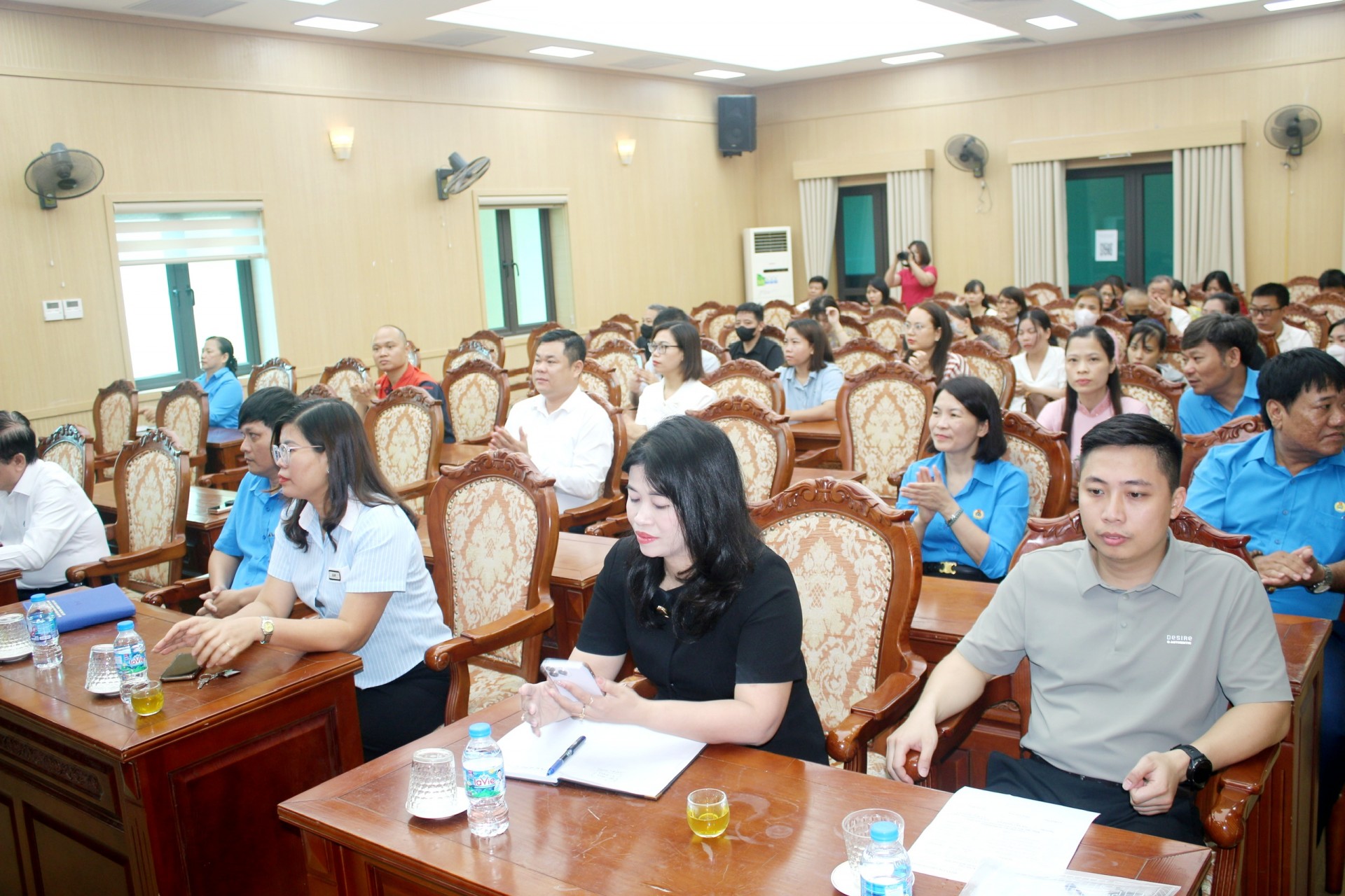 Hoài Đức rộn ràng không khí tháng công nhân 2026: Ra mắt công đoàn cơ sở mới và biểu dương các điển hình tiên tiến Hoài Đức rộn ràng không khí tháng công nhân 2026: Ra mắt công đoàn cơ sở mới và biểu dương các điển hình tiên tiến