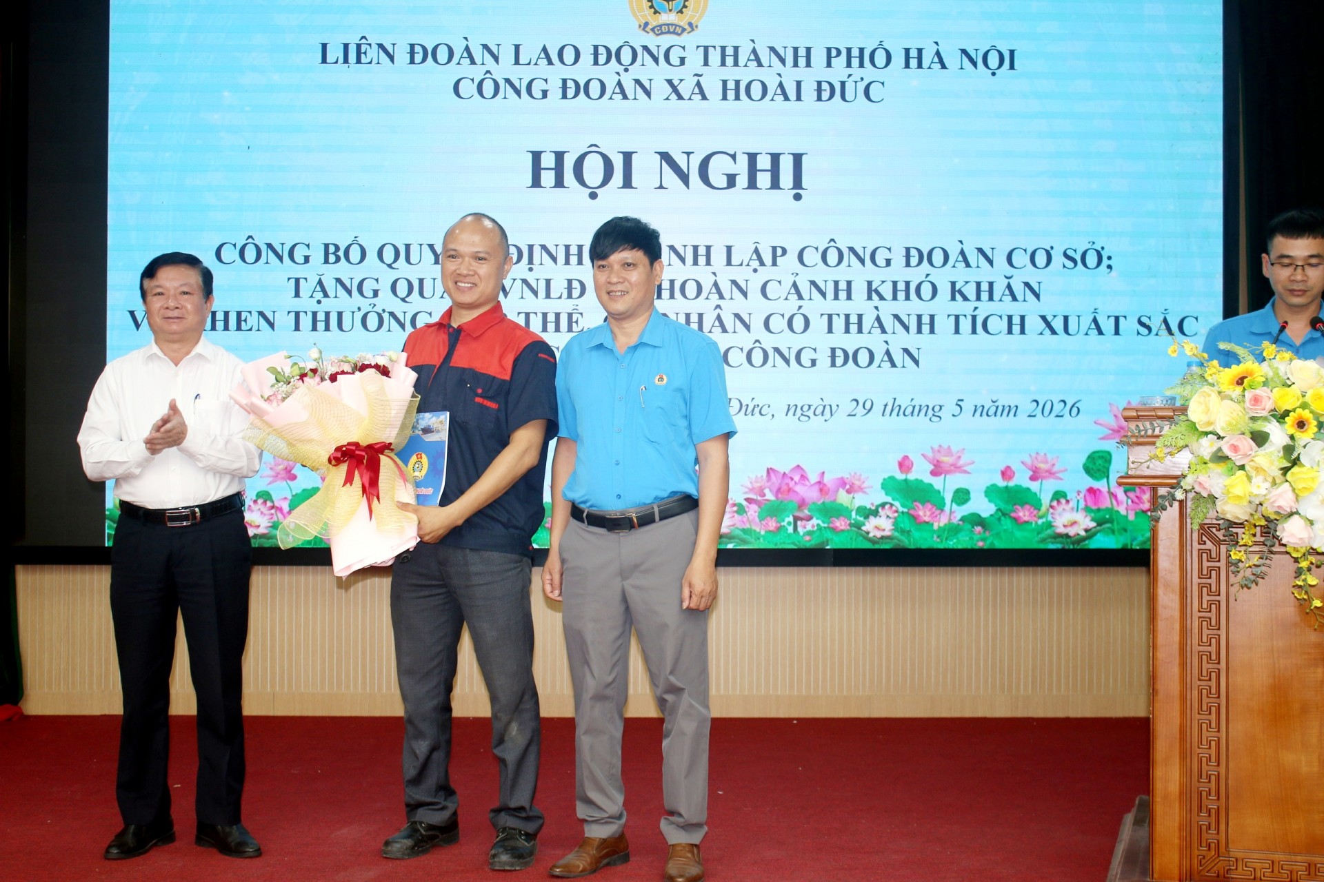 Hoài Đức rộn ràng không khí tháng công nhân 2026: Ra mắt công đoàn cơ sở mới và biểu dương các điển hình tiên tiến Hoài Đức rộn ràng không khí tháng công nhân 2026: Ra mắt công đoàn cơ sở mới và biểu dương các điển hình tiên tiến