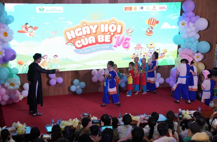Ngày 1/6 trong bệnh viện: Giữ trọn tuổi thơ cho những “chiến binh nhí” Ngày 1/6 trong bệnh viện: Giữ trọn tuổi thơ cho những “chiến binh nhí”
