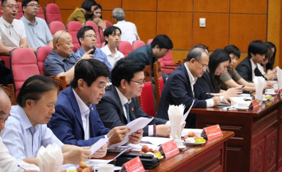 ĐỔI MỚI TƯ DUY XÂY DỰNG NGUỒN NHÂN LỰC Y HỌC CỔ TRUYỀN & TƯ DUY KHOA HỌC ỨNG DỤNG: TỪ BÀI HỌC QUỐC TẾ ĐẾN LỜI GIẢI CHO THỰC TIỄN VIỆT NAM ĐỔI MỚI TƯ DUY XÂY DỰNG NGUỒN NHÂN LỰC Y HỌC CỔ TRUYỀN & TƯ DUY KHOA HỌC ỨNG DỤNG: TỪ BÀI HỌC QUỐC TẾ ĐẾN LỜI GIẢI CHO THỰC TIỄN VIỆT NAM