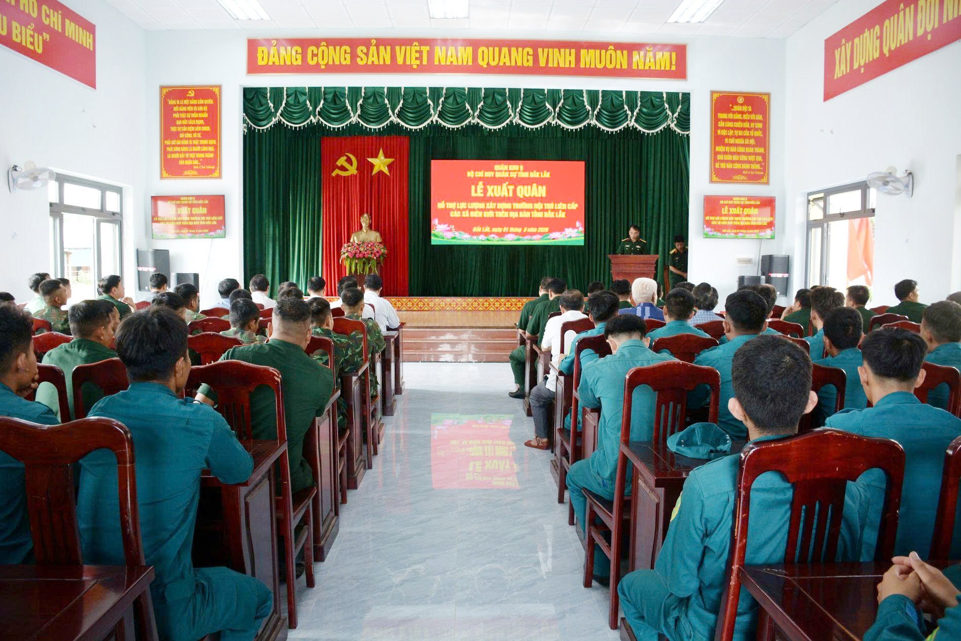 Bộ CHQS tỉnh Đắk Lắk xuất quân hỗ trợ xây dựng trường nội trú liên cấp các xã biên giới Bộ CHQS tỉnh Đắk Lắk xuất quân hỗ trợ xây dựng trường nội trú liên cấp các xã biên giới