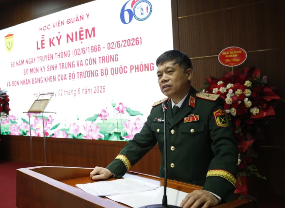 Xây dựng đội ngũ cán bộ, nhân viên giỏi chuyên môn, sáng y đức