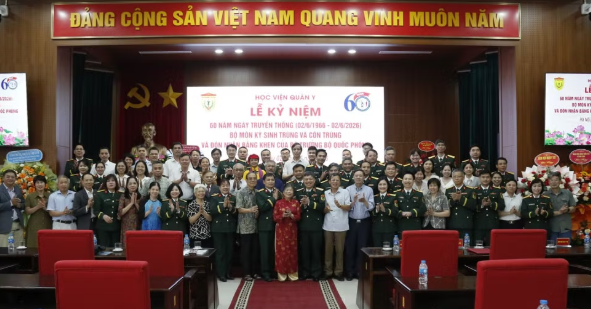 Xây dựng đội ngũ cán bộ, nhân viên giỏi chuyên môn, sáng y đức
