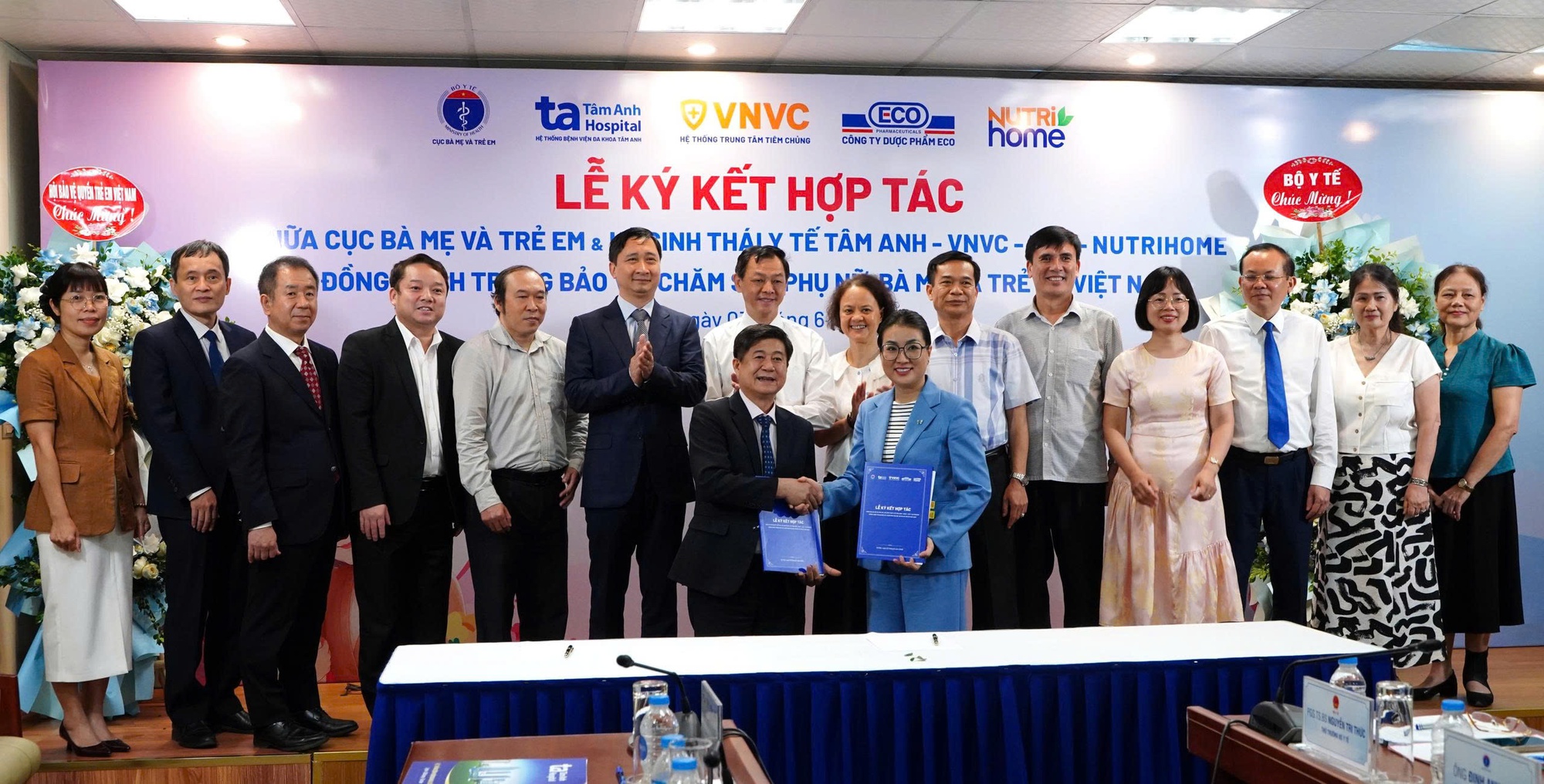 Triển khai nhiều hoạt động chăm sóc sức khỏe cho trẻ em và phụ nữ trên toàn quốc