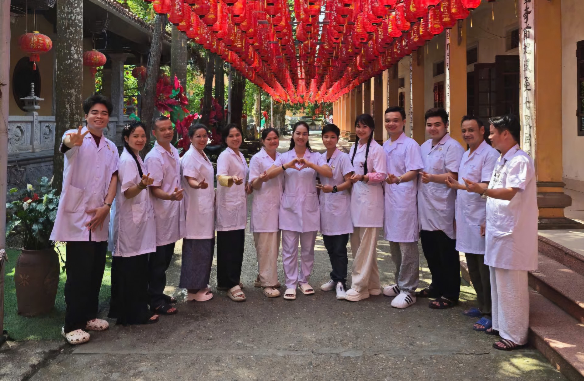 Ấm áp tình người trong hành trình thiện nguyện: Chi hội Nam Y Thọ Khang Đường khám bệnh và phát thuốc miễn phí tại chùa Khai Nguyên
