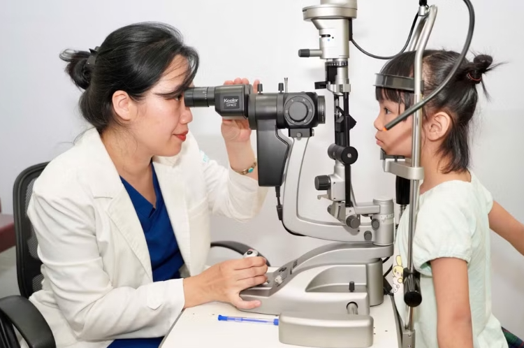 Tật khúc xạ ở trẻ em gia tăng đáng báo động, cần thay đổi nhận thức để bảo vệ thị lực Tật khúc xạ ở trẻ em gia tăng đáng báo động, cần thay đổi nhận thức để bảo vệ thị lực