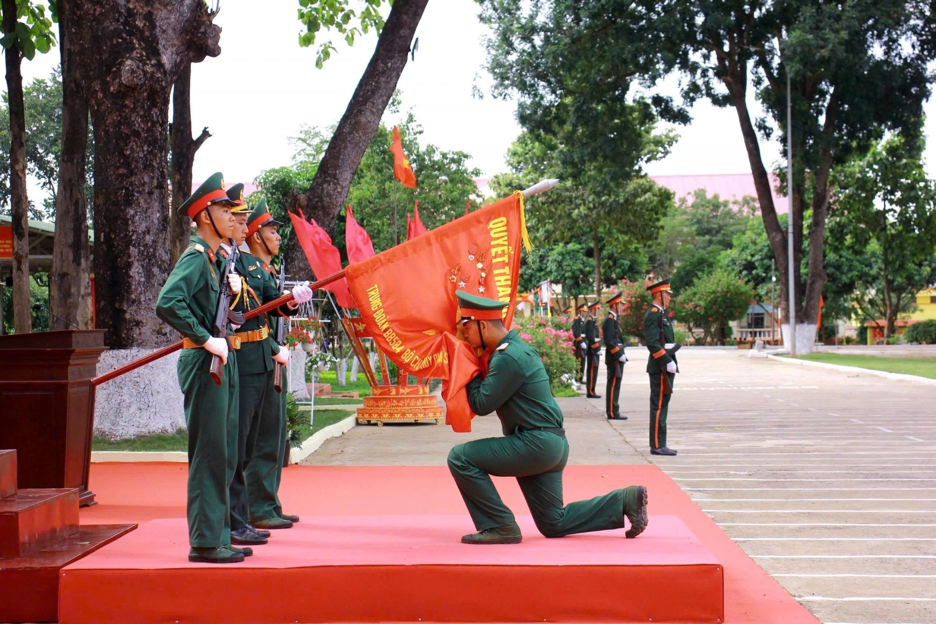 Đắk Lắk: Trung đoàn Bộ binh 584 tổ chức Lễ tuyên thệ chiến sĩ mới Đắk Lắk: Trung đoàn Bộ binh 584 tổ chức Lễ tuyên thệ chiến sĩ mới