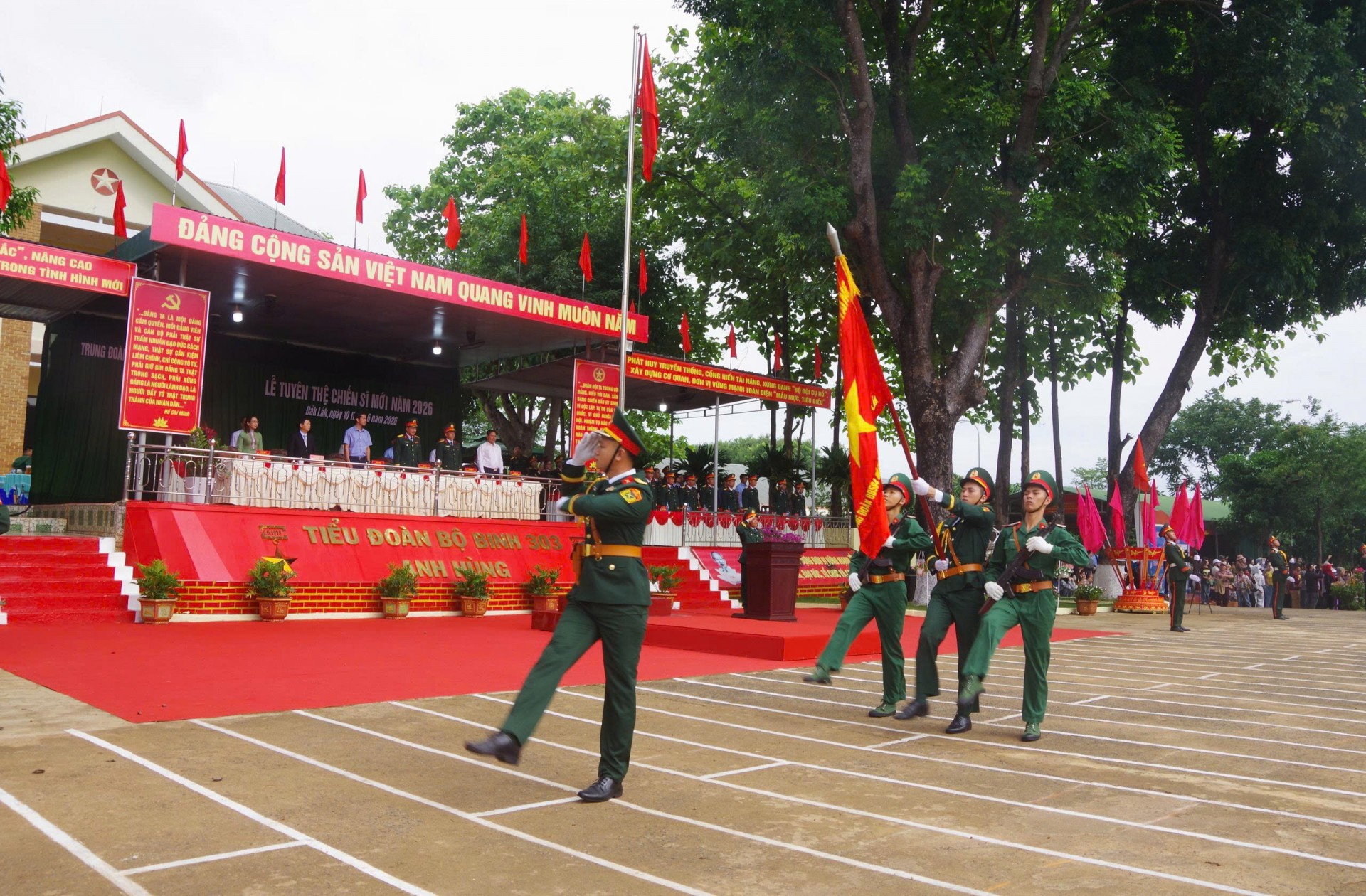 Đắk Lắk: Trung đoàn Bộ binh 584 tổ chức Lễ tuyên thệ chiến sĩ mới Đắk Lắk: Trung đoàn Bộ binh 584 tổ chức Lễ tuyên thệ chiến sĩ mới
